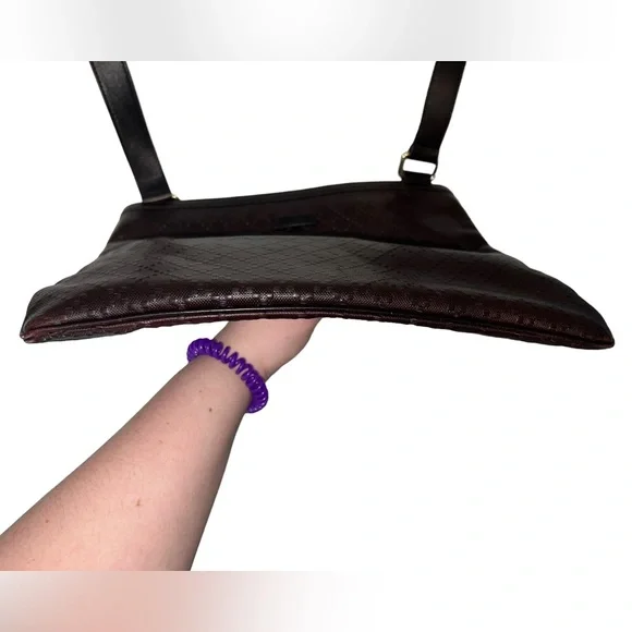 💎 SOLD - GUCCI Diamonte Embossed Leather Slim Zip Closure Crossbody Authentic! - Picture 8 of 16